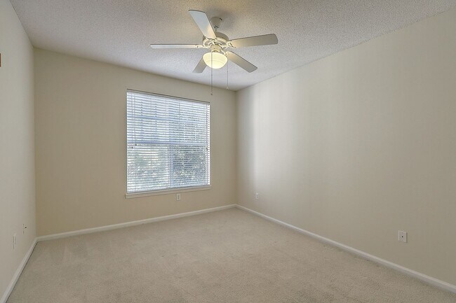 Building Photo - 1 bedroom unit in the Concord West of the ...