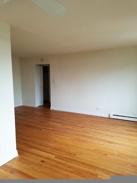 Building Photo - 3620 N Pine Grove Ave