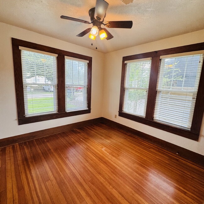 Building Photo - Spacious Single-Family Home in the Heart of Port Neches, TX