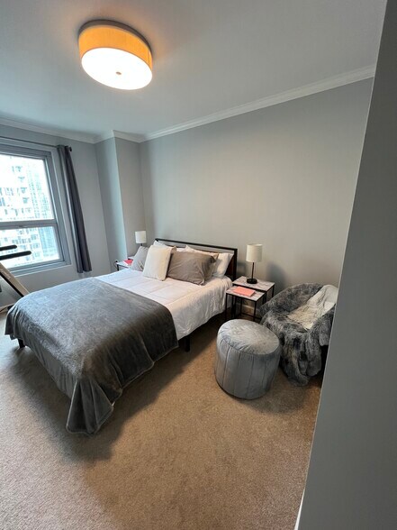bedroom in use - 160 E Illinois St