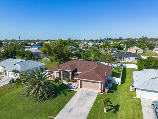 Building Photo - 810 SW 10th Pl