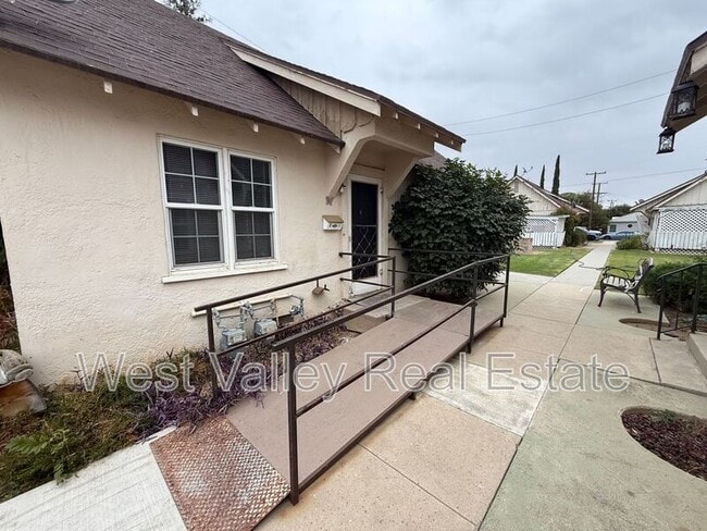 Primary Photo - 1605 Howard Ave