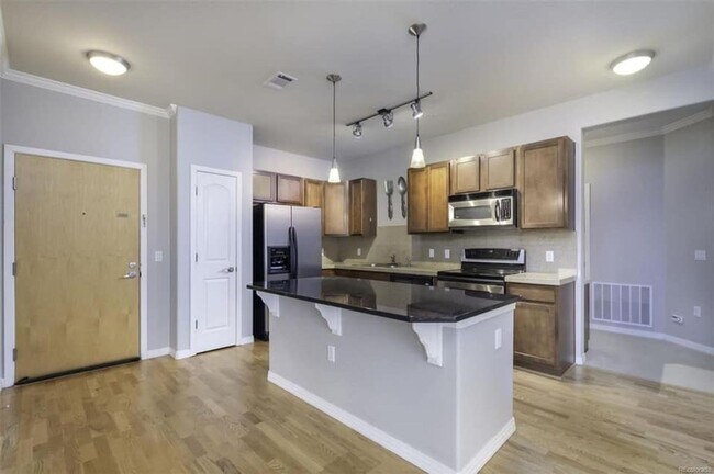 Building Photo - Charming 3BD/2BA Condo in Lone Tree