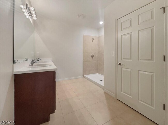 Building Photo - 131 NE 23rd Pl