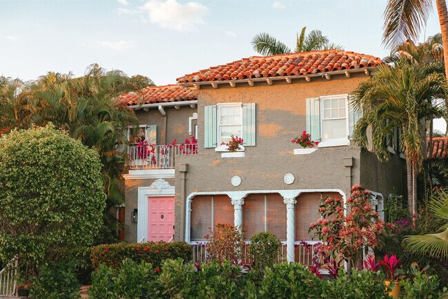 Building Photo - 519 28th St