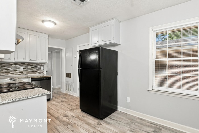 Building Photo - 3591 Robert E Lee Dr