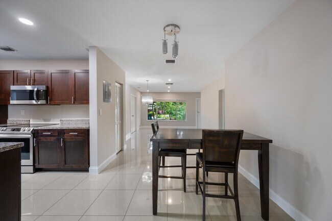 Building Photo - 1137 NE 1st Ave.