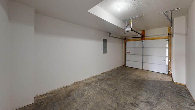 Building Photo - 2319 Anderson Rd