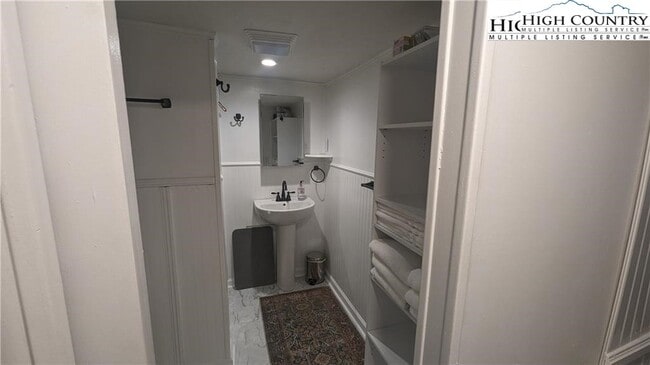 Building Photo - 494 Cranberry St