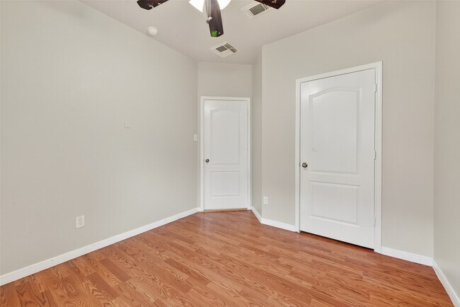 Building Photo - 5623 Brookhollow Oaks Trail