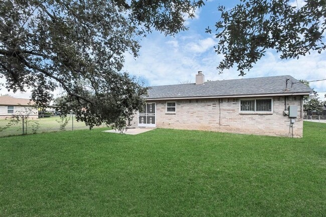 Building Photo - 11139 Holly Hill Ln