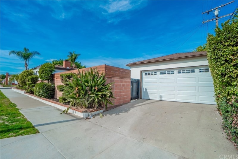 Building Photo - 3600 Gardenia Ave