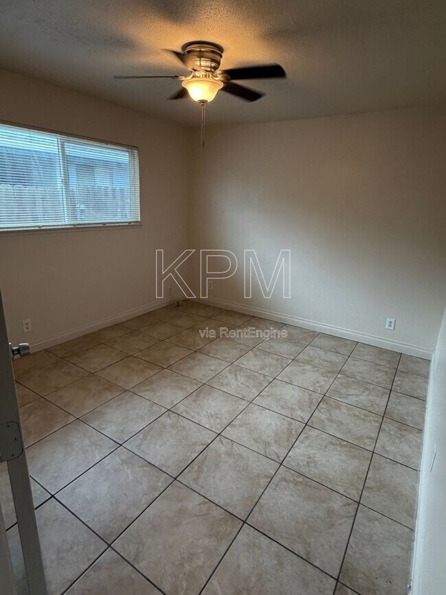 Building Photo - 6808 N El Dorado St