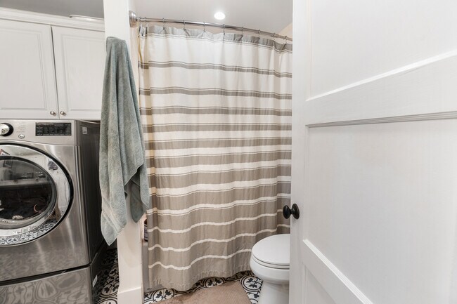 Building Photo - 246 Copper Ave