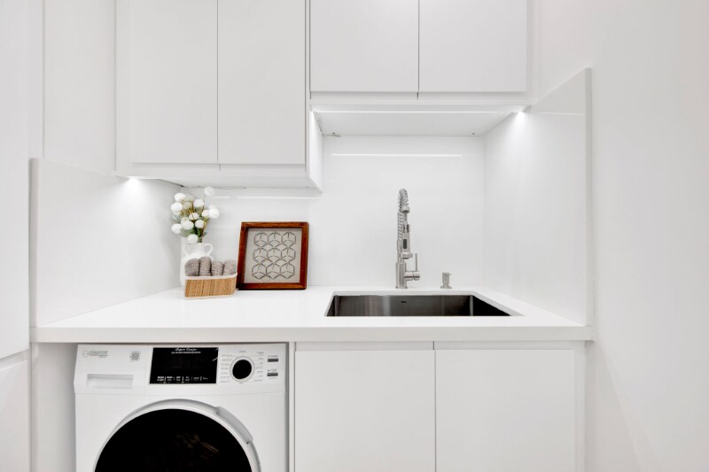 Building Photo - 2350 E Poppy St