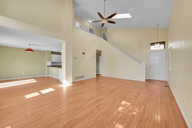 Building Photo - 3413 Larkspur Dr
