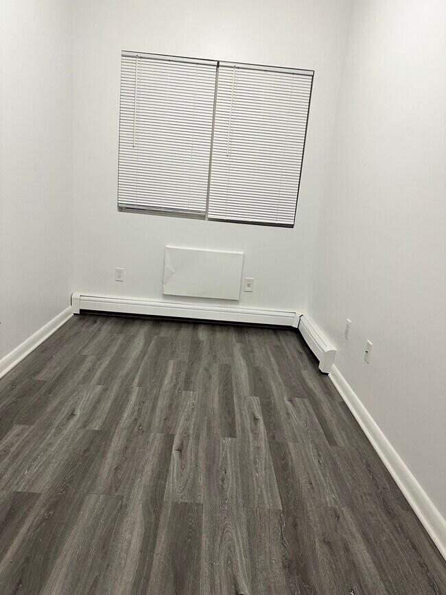 1st bedroom - 12602 172nd St