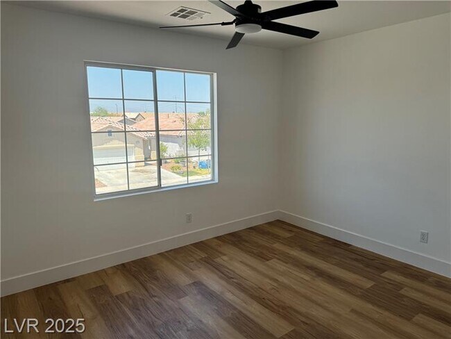 Building Photo - 8725 Russet Hills Ct