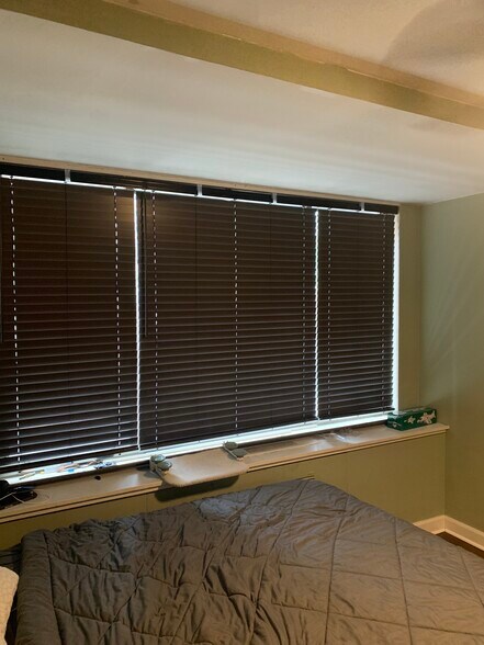 Brand new custom Bali faux wood blinds - 1121 Arlington Blvd