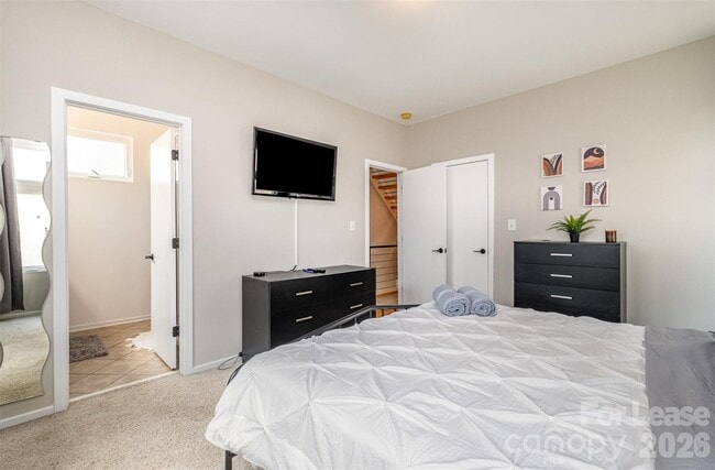 Building Photo - 925 Westbrook Dr