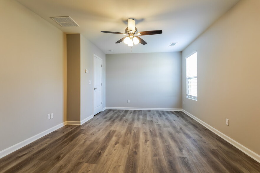 Building Photo - 531 Dianne Ct