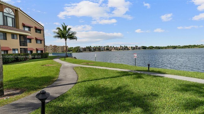 Building Photo - 15533 N Miami Lakeway