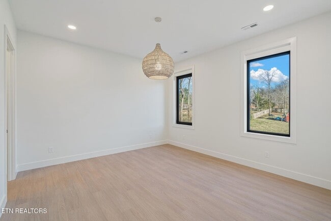 Building Photo - 7826 S Northshore Dr