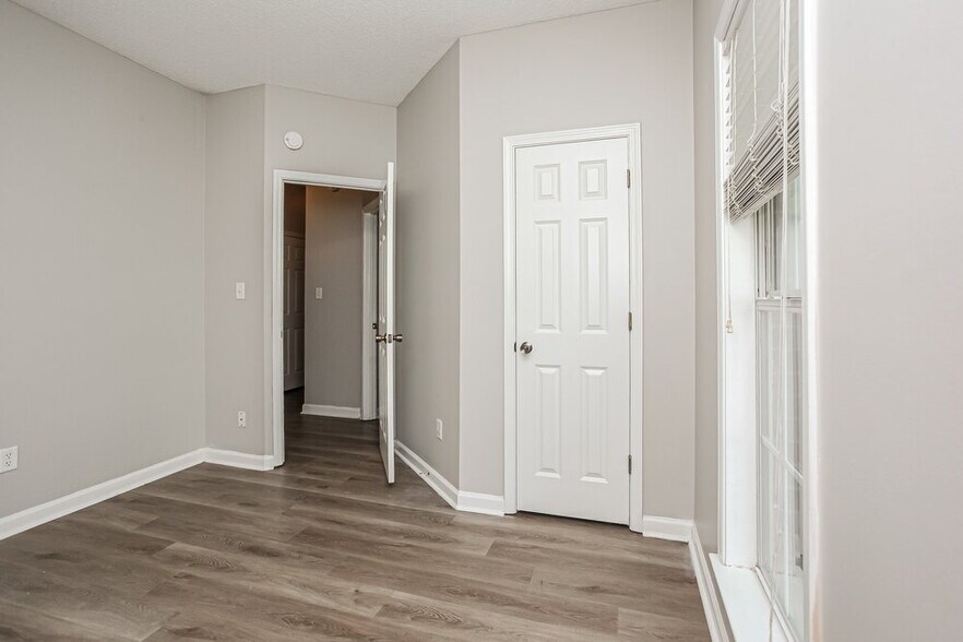 Building Photo - 10183 Tall Hickory