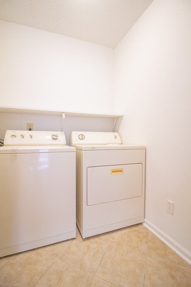 Building Photo - 2708 S 17th St