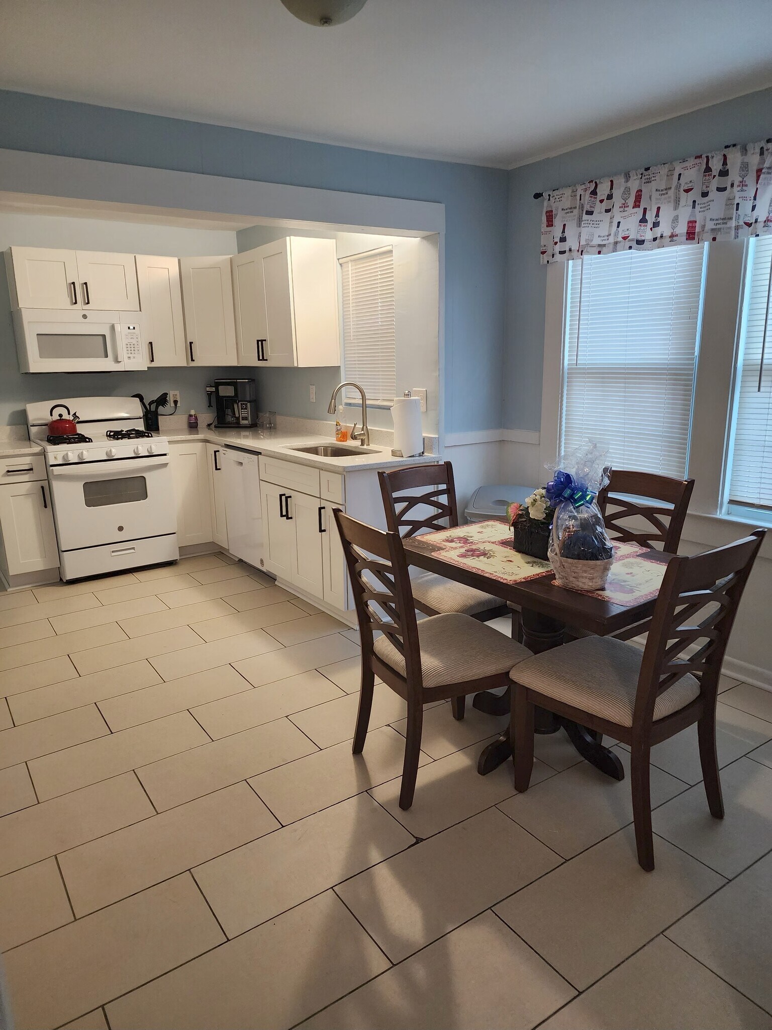 Kitchen/Dinning Room - 200 N Fourth St