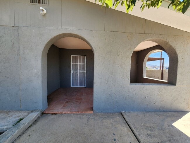 Building Photo - 235 Cottonwood St