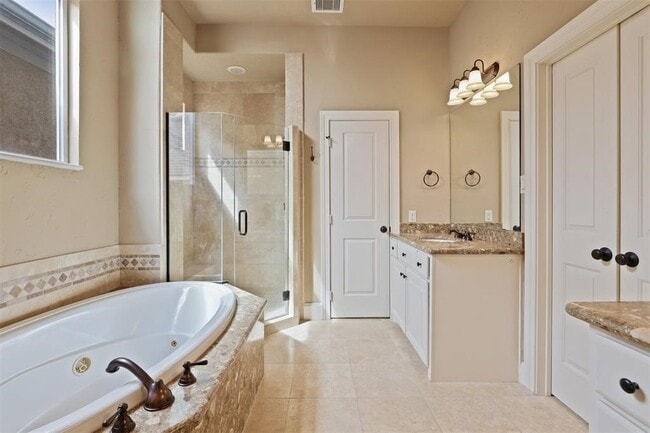 Building Photo - 2418 Ralph St