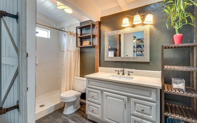 Building Photo - 352 Bonito Ave