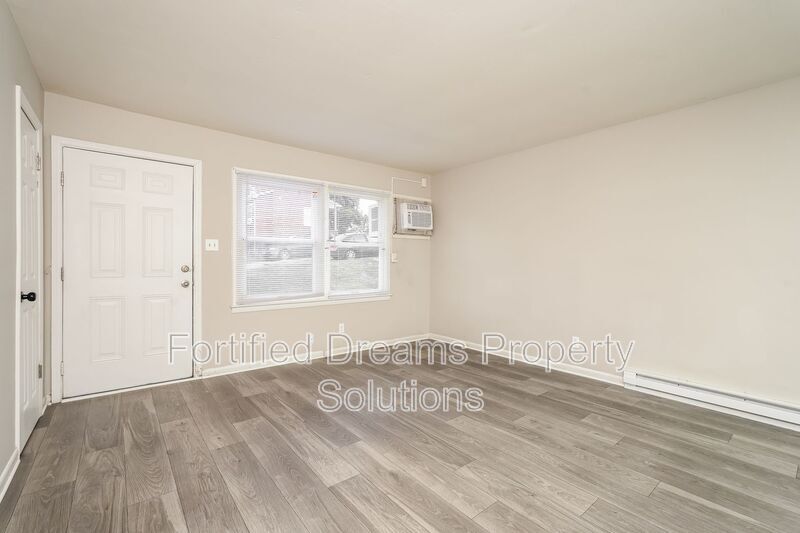 Building Photo - 904 Lowdermilk St