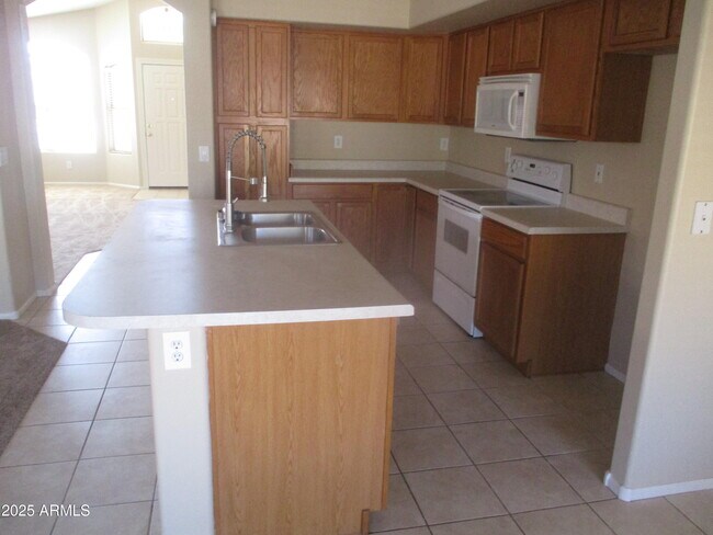 Building Photo - 11202 E Persimmon Ave