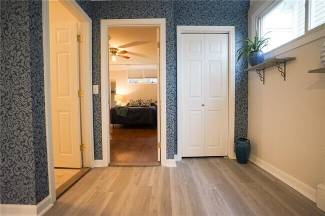 Building Photo - 603 Thames St