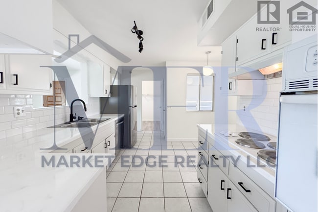 Building Photo - 2Bed/2Bath House in Sun City on Golf Course! Ready for Immediate Move-In!