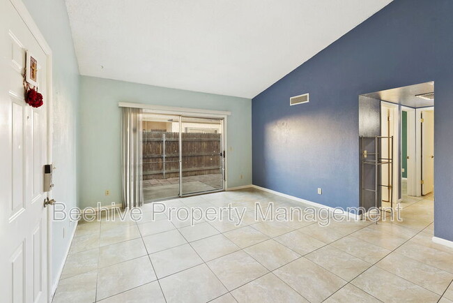 Building Photo - 629 N Mesa Dr