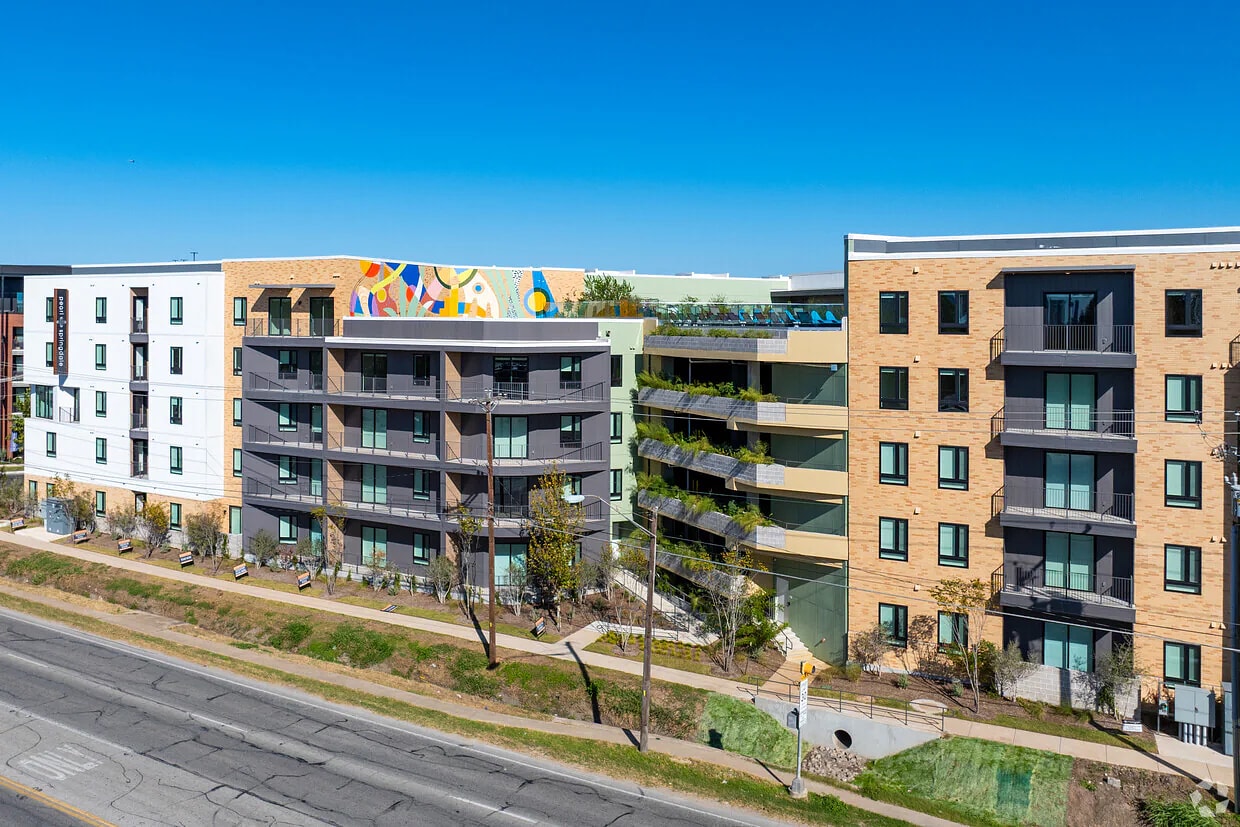 Building Photo - 1010 Springdale Rd