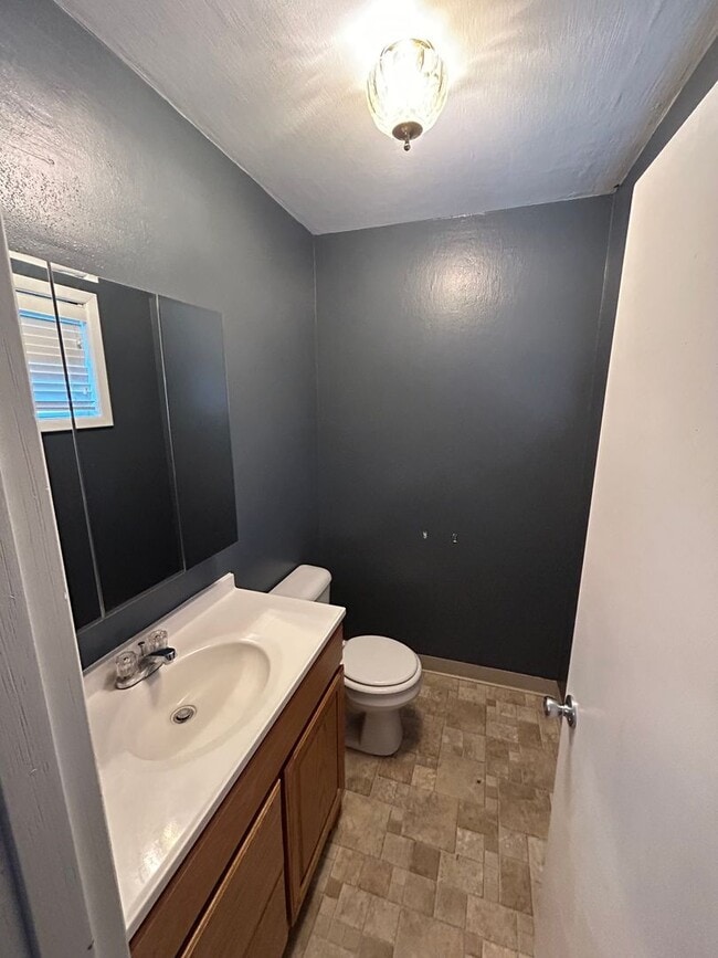 Building Photo - Newly Renovated 3 bed, 1.5 bath on Acreage...