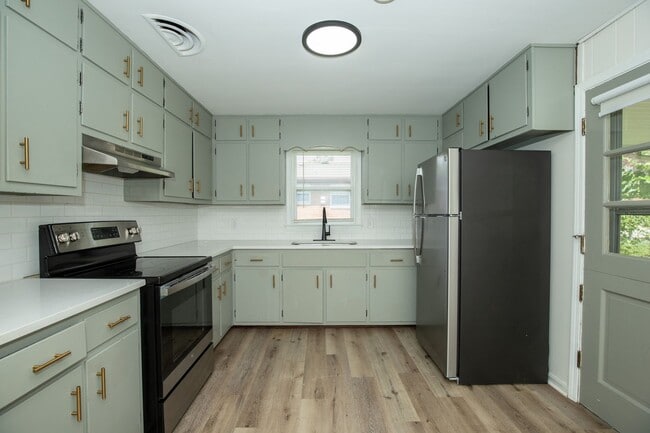 Building Photo - ? Stunning 3 Bedroom, 2 Bathroom Home! ?