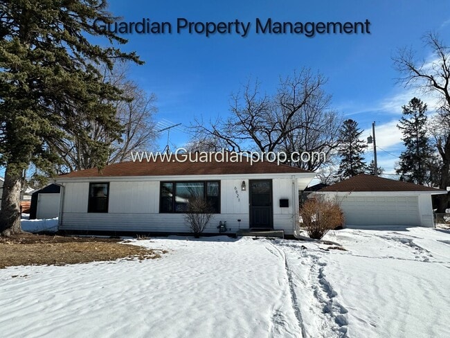 Building Photo - Richfield Single Family Home, Fenced Yard, 2 Car Garage, Dishwasher
