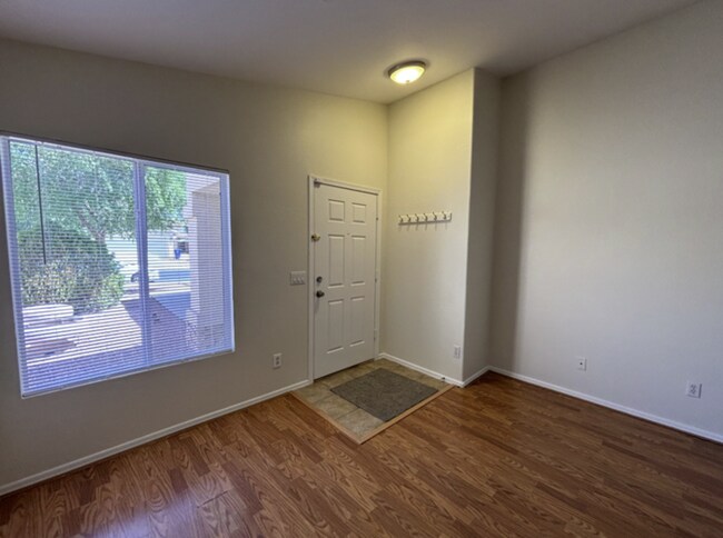 Building Photo - READY TO VIEW NOW! Adorable 3 Bed, 2 Bath ...