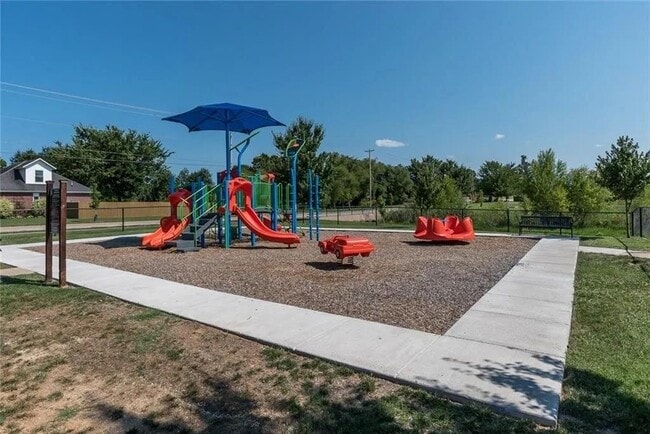 Building Photo - 3911 SW Sycamore St