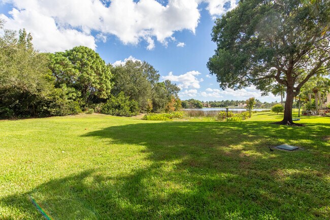 Building Photo - 6916 Crooked Fence Dr