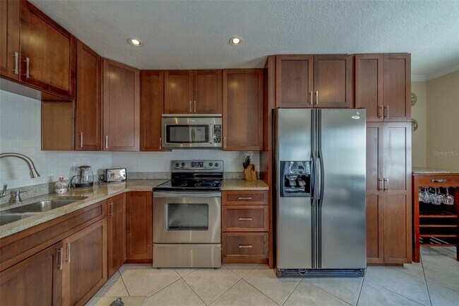 Building Photo - 5196 Beach Dr SE
