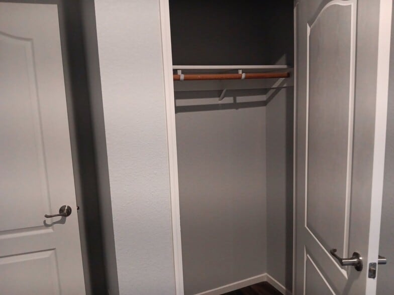 Building Photo - Anthony&#39;s