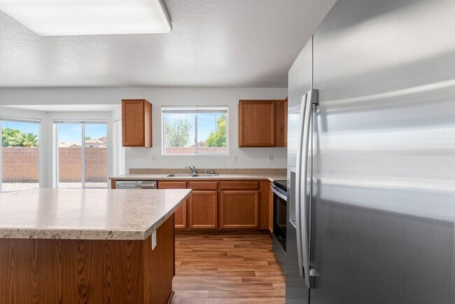Building Photo - Freshly Updated 4 Bed | New Carpet, New Appliances & Open Layout