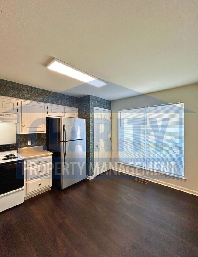 Building Photo - 3-bedroom condo w/ attached garage!