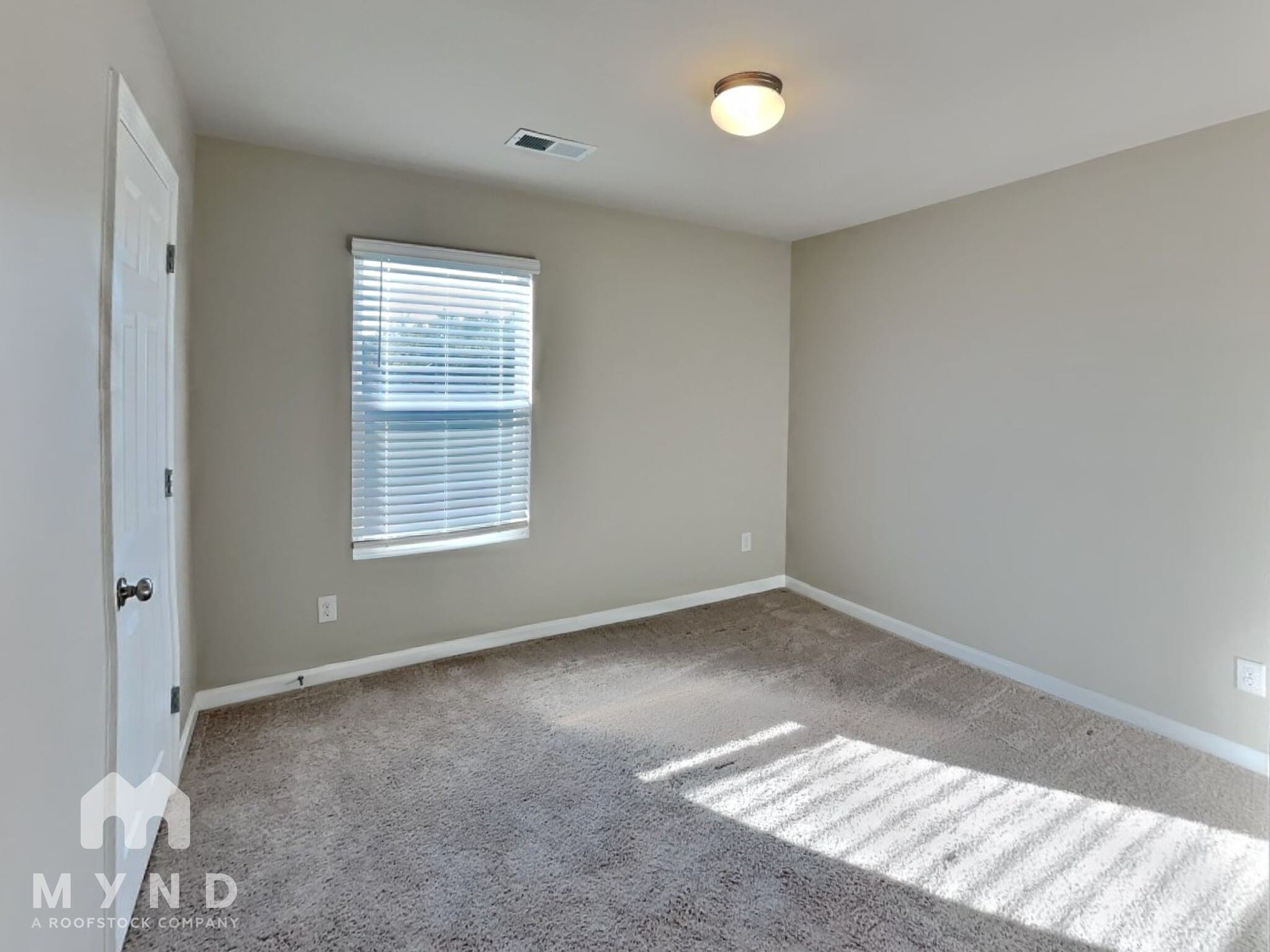 Building Photo - 743 The Heights Ln